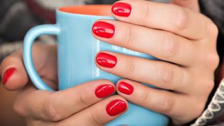 Essas são as 4 cores de esmalte que você precisa ter em casa!