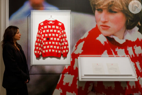 Agasalho de Princesa Diana se tornou a roupa de frio leiloada pelo maior preço da história, superando um cardigã de Kurt Cobain