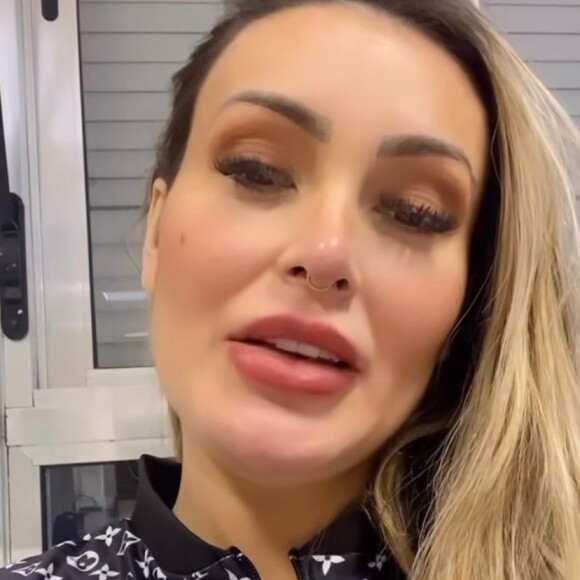 Andressa Urach disse que passa bem após a cirurgia de remoção das pedras nos rins