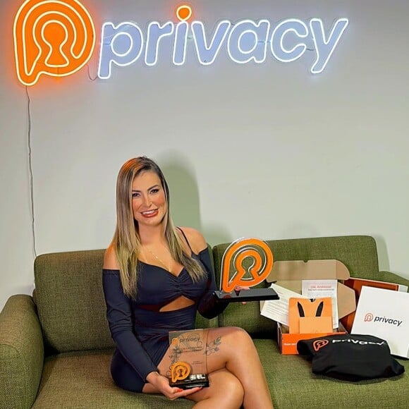 Andressa Urach está fazendo sucesso em plataformas de conteúdo adulto