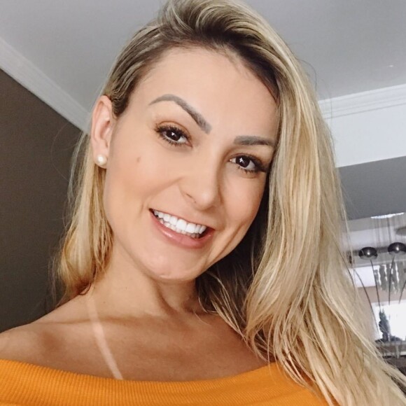 Andressa Urach foi internada às pressas na última noite para tratar um caso de cálculo renal