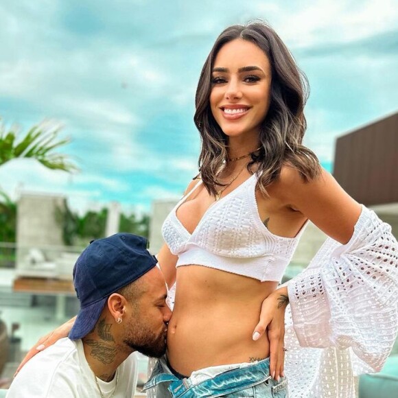 Bruna Biancardi e Neymar, seu namorado, em foto quando influencer revelou a gravidez