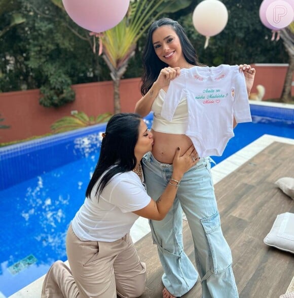 Grávida de filha de Neymar, Bruna Biancardi em foto do chá de bebê de Mavie