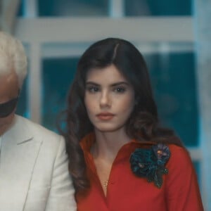 Leonel (Paulo Gorgulho) e Marê (Camila Queiroz) voltam a morar na mansão na novela "Amor Perfeito"