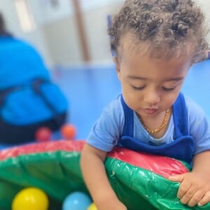 Viviane Araujo compartilhou fotos do filho, Joaquim, em seu primeiro dia de creche