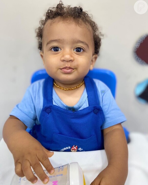 Filho de Viviane Araujo e Guilherme Militão teve seu primeiro dia de creche. 'A gente que fica assim com coração apertadinho, mas ele fica bem, está adorando'