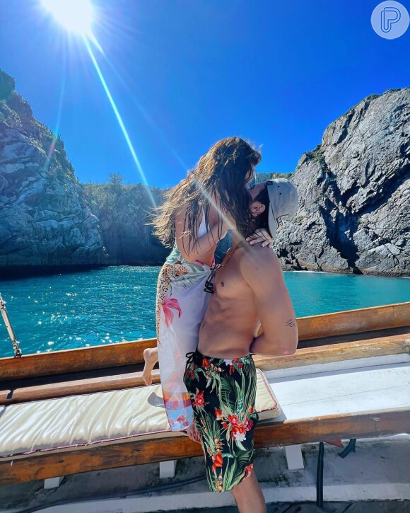Larissa Manoela e André Luiz Frambach vivem viajando juntos e compartilhando momentos do seu namoro no Instagram