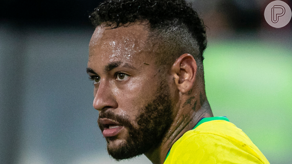 Após atuar pela seleção brasileira, Neymar foi visto em uma boate com outras mulheres e sem Bruna Biancardi