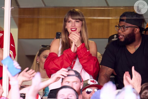 Taylor Swift e Travis Kelce foram vistos deixando a partida dos Chiefs juntos