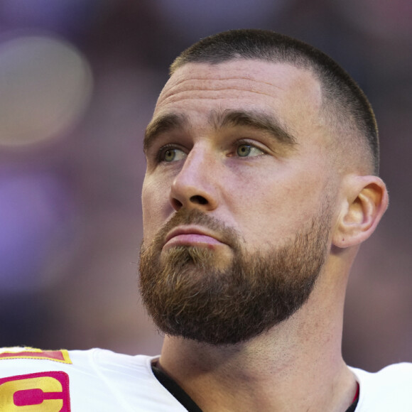 Travis Kelce teria feito uma pulseira da amizade para Taylor Swift com seu número de telefone e tentou entregar para a cantora após um de seus shows