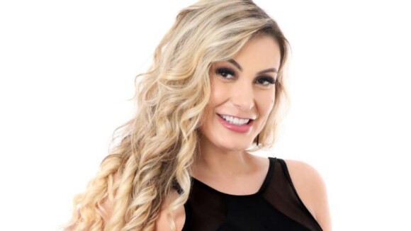 Avião de Andressa Urach é atingido por raio e modelo conta detalhes do acidente por meio das redes sociais