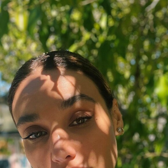 Débora Nascimento concedeu uma entrevista ao programa 'Desculpa Qualquer Coisa', do UOL