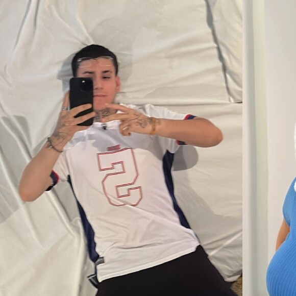 Arthur Urach conheceu Mari Ávila após ela gravar um vídeo com a mãe