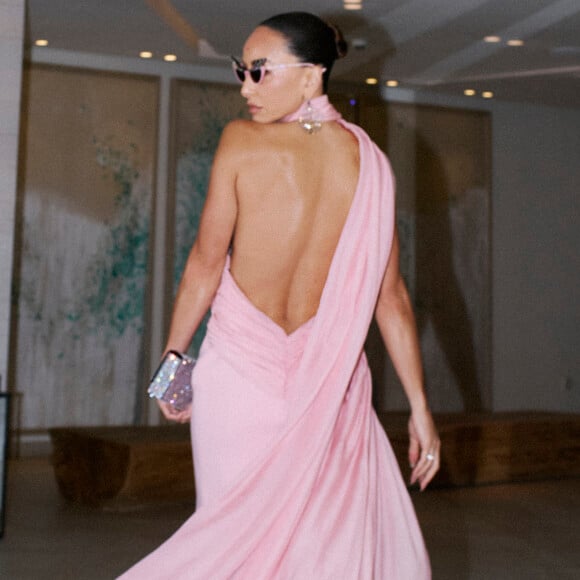 Sabrina Sato usou um vestido rosa com costas abertas para o casamento e arrasou 