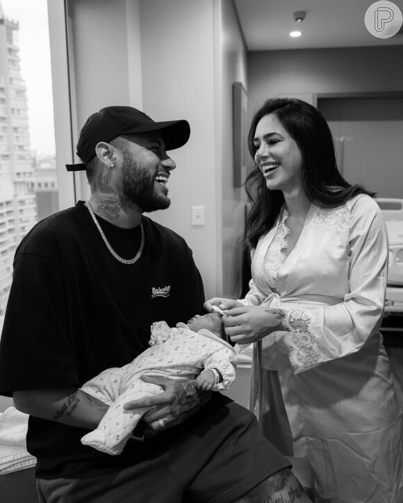 Neymar e Bruna Biancardi protagonizaram fotos lindíssimas após o nascimento da filha