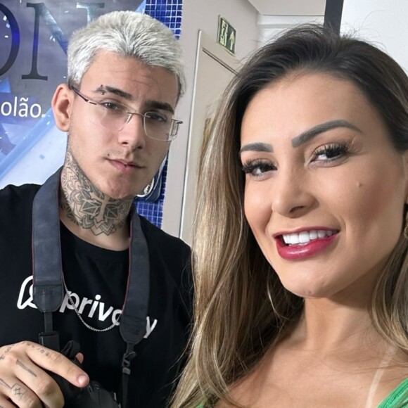 Andressa Urach e filho, Arthur, compartilham foto nos bastidores de gravação de novo vídeo pornô