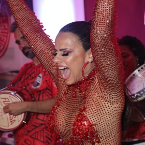 Viviane Araujo contagiou o público em noite de samba no esquenta do carnaval 2024 em 11 de outubro de 2023