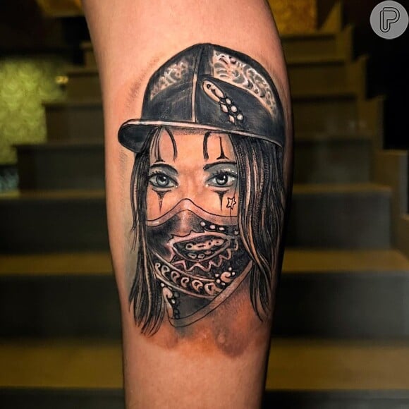 MC Guimê cobriu a tatuagem em homenagem à Lexa