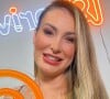 Andressa Urach investe em mega hair feito de fios de cabelo humano em transformação visual para gravar novo vídeo pornô