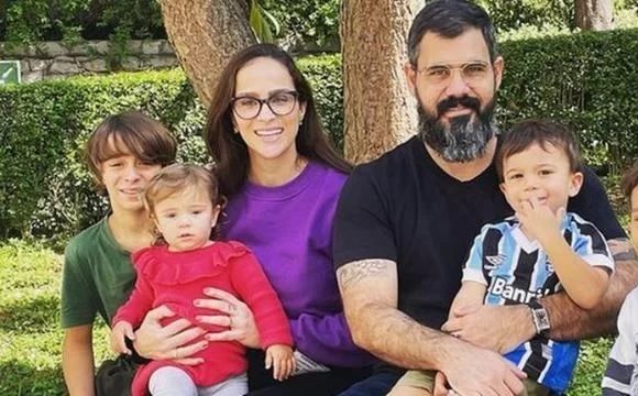 Letícia Cazarré e Juliano com seus primeiros filhos antes da chegada de Maria Guilhermina
