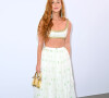 Marina Ruy Barbosa usou conjunto branco com detalhes verdes em semana de moda