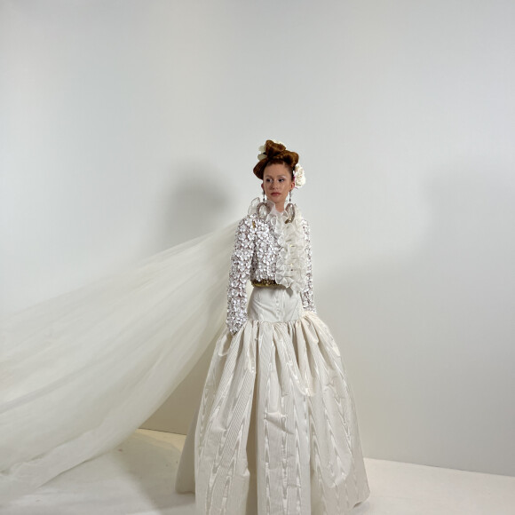 Marina Ruy Barbosa se vestiu de noiva de Alta Costura no começo deste ano para a semana de moda de Paris