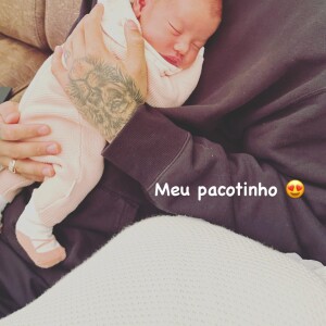 Neymar também tem compartilhado fotos com Mavie nas redes sociais