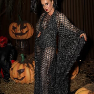 Angélica apostou em look com transparência em aparição recente na festa de Halloween de Anitta