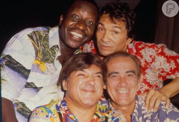 Mussum ao lado Dedé Santana e com Zacarias e Renato Aragão em foto da época de 'Os Trapalhões'