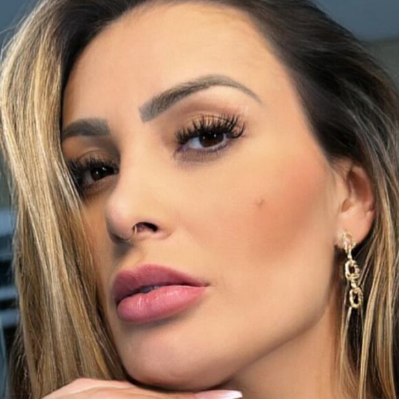 Andressa Urach atiça ex após término de namoro