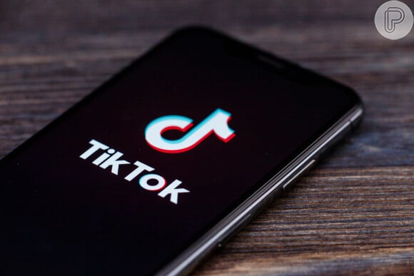 'Pornô TikTok': especialista conta que criadores de conteúdo tendem a adaptar seu estilo para se alinharem a plataformas de vídeos pornô, enfatizando a estética moderna