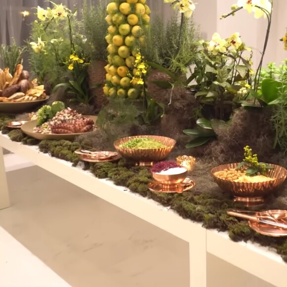 Ana Hickmann mostrou em seu Youtube detalhes da festa de luxo por 'Bodas de Opala', pelos 24 anos de casamento com Alexandre Correa