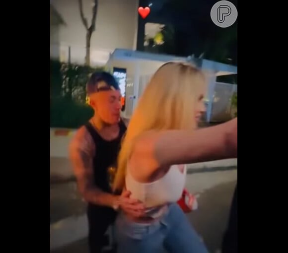 MC Daniel passou a mão em bumbum de Yasmin Brunet em momento íntimo