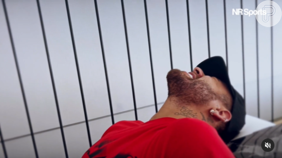 Neymar mostrou um vídeo onde está fazendo sessões de fisioterapia e chega a chorar de dor