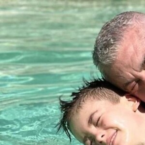 Alexandre Correa chorou ao falar do filho, segundo o site Terra