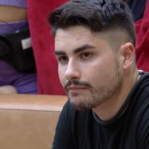 Lucas Souza está cumprindo compromissos com a Record após saída do reality