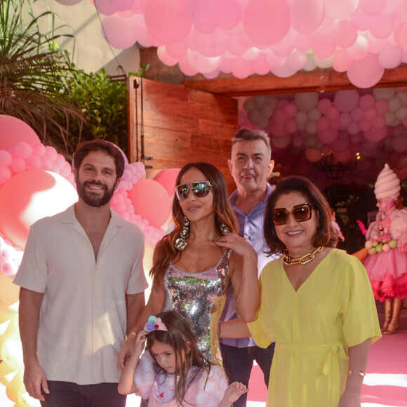 Festa da filha de Sabrina Sato e Duda Nagle teve sorvete como tema