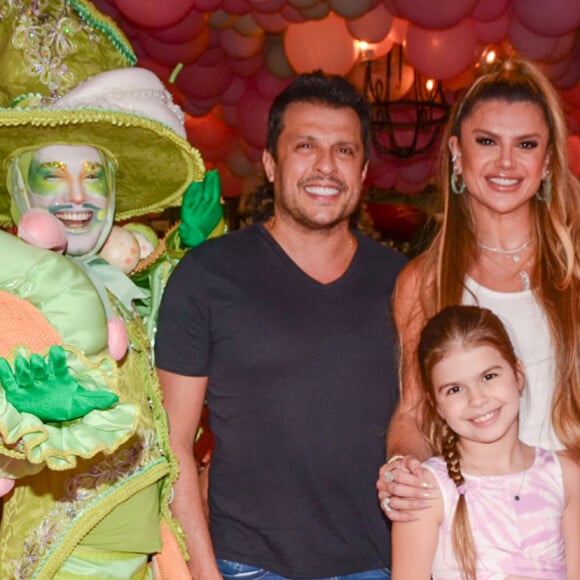 Mirella Santos, Ceará e a filha, Valentina, prestigiaram aniversário da filha de Sabrina Sato e Duda Nagle