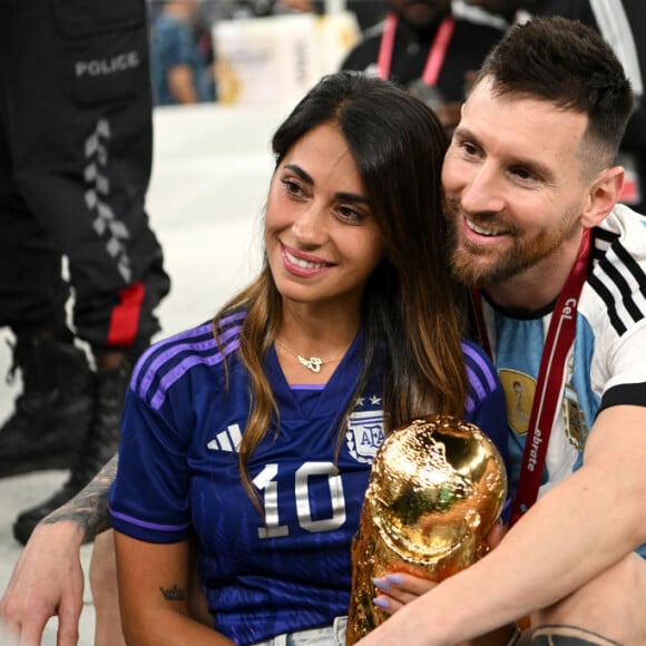 Messi e Antonela Roccuzzo se mantêm longe de polêmicas