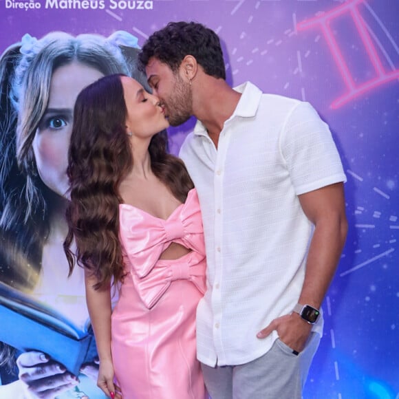 Larissa Manoela e André Luiz Frambach engataram o namoro em 2021, terminaram no mesmo ano e reataram em 2022