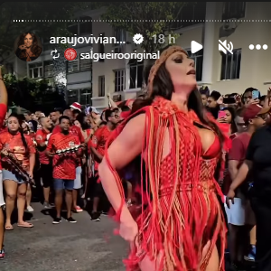 Viviane Araujo mostrou samba no pé e look confortável em ensaio do desfile da Salgueiro