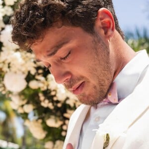 André Luiz Frambach surgiu muito emocionado nas fotos do casamento com Larissa Manoela