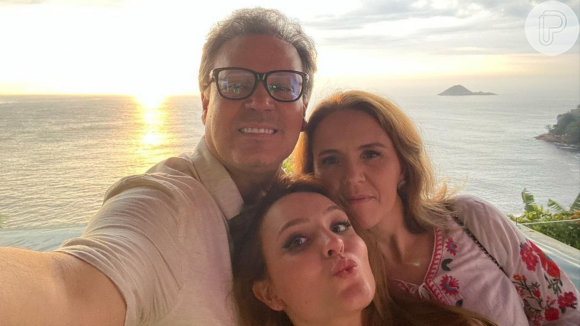 Pais de Larissa Manoela não foram ao casamento da atriz com André Luiz Frambach e viraram assunto na web por conta de gravata do noivo