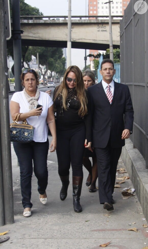 Cristina Mortágua relatou ter se arrependido por não ter ido embora de cidade largando a mãe para trás