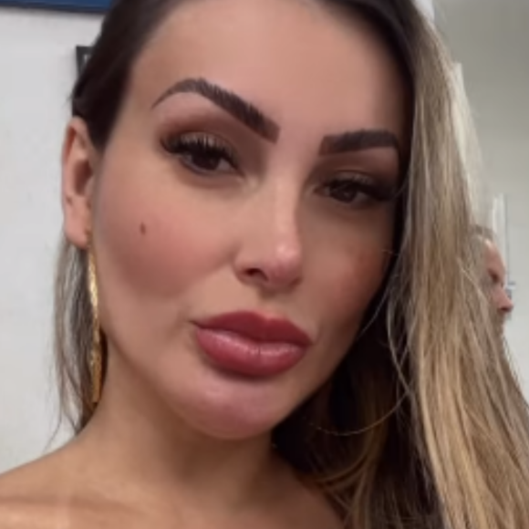 Andressa Urach recebeu críticas de evangélicos após aparecer vestida de diabinha