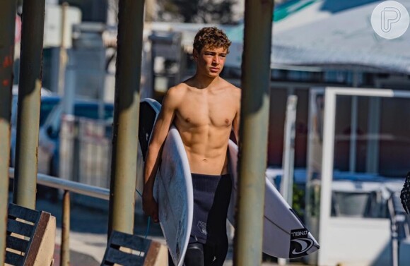 João Maria é um surfista português de 19 anos