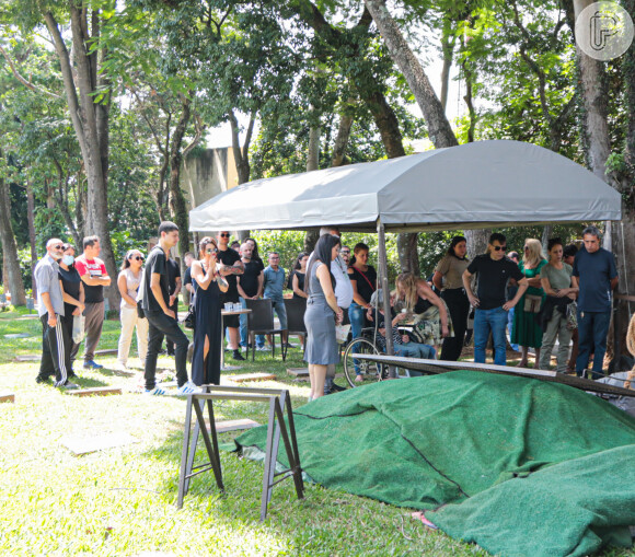 PC Siqueira: homenagens de amigos e familiares marcaram sepultamento do youtuber