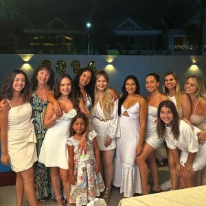 Larissa Manoela reuniu amigas para celebrar a chegada de 2024