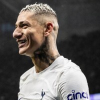 Richarlison assume namoro com estudante de forma inusitada e viraliza. Confira!