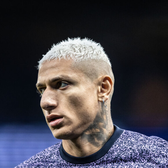 Richarlison e Amanda Araujo mantinham relacionamento discreto